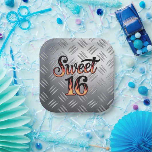 Sweet 16 In Fire Flames and Silver Plate Birthday ペーパープレート (パーティー)