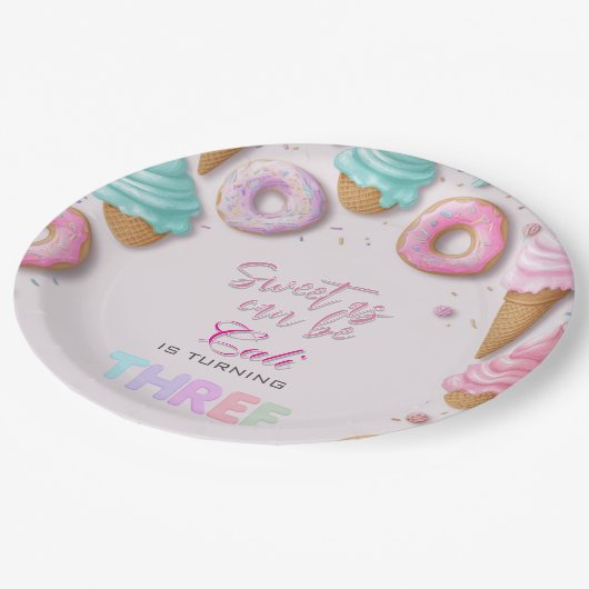 Sweet As Can Be Girlが3回目の誕生日を迎える ペーパープレート (アングル)