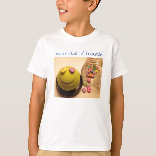 Sweet Ball of Trouble :) Tシャツ (正面)