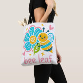 Sweet "Bee Leaf Whimsical Bee, Thank-you gifts トートバッグ (クローズアップ)