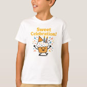 Sweet Celebration Cute Chocolate Cupcake Design Tシャツ (正面)
