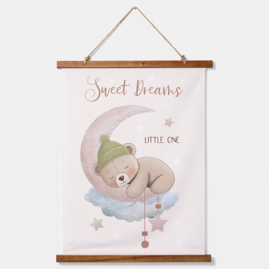 Sweet Dreams Little One - Cozy Bear Nursery 吊り下げ型タペストリー (正面)