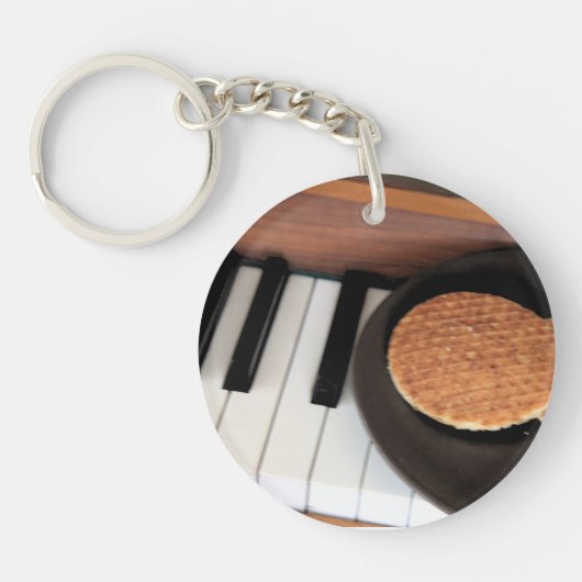 Sweet Harmony – Stroopwafel on Piano Key Holder Ke キーホルダー (正面)