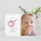 Sweet One Pink Donut Girl写真1st Birthday 招待状 (スタンド正面)