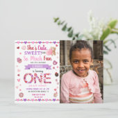 Sweet One Purple 1st Birthday Valentine's Photo 招待状 (スタンド正面)