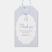 Sweet Pinstriped Blue Bow Baby Shower Thank You ギフトタグ (正面)