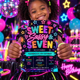 Sweet, Sassy & Seven: ネオンの輝き 7歳の誕生日 招待状
