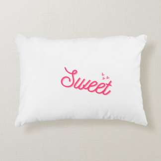 “Sweet Serenity: White Decorative Pillow” アクセントクッション