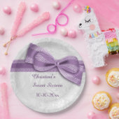 Sweet sixteenの紫色のダマスク織およびフェイクな弓 ペーパープレート (パーティー)