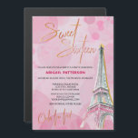 Sweet sixteenピンク金ゴールドパリ16thバースデーパーティー マグネット招待状<br><div class="desc">ピンクと金ゴールドSweet sixteen磁気招待状。そしてかわいらし、このパリをテーマエレガントにした16th誕生日パーティーの招待状は、ピンクと金ゴールドのハイライトとエッフェルタワーの水色イラストレーションを持っている。手書きモダンの書道は金ゴールドとバーガンディの赤で、「Sweet sixteen」と「おおラla!」の言葉のために。招待詳細は完全に編集可能で、ピンクと黒の大文字のタイポグラフィで印刷される。このデザインはピンク色の《写真》ぼけ味泡を持つ微妙なマーリングされた背景を持つ。</div>