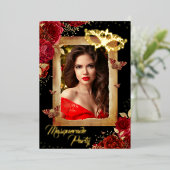 Sweet sixteenフォトマスカレードパーティーレッドローズ金ゴールド 箔招待状 (立ち正面)