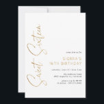 Sweet sixteenホワイトおよび金ゴールドスクリプト16誕生日 招待状<br><div class="desc">そしてモダン手書きのスクリプトと風通しの良い16招待状。タイプベースのデザインとフェイク金ゴールドアクセント。注意：金ゴールド効果はグラフィックで複製さ高品質れる。箔実在は使用しない。</div>