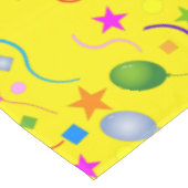 sweet sixteen上のバルーンとストリーマカラフルー テーブルクロス (アングル)