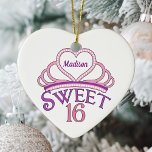 Sweet sixteen誕生日カスタムピンクハートクリスマス セラミックオーナメント<br><div class="desc">かわいらしsweet sixteenパーソナライズされた誕生日ギフト美しいピンクのティアラの上に可愛い紫のハートと10代の少女の名前が入ったクリスマスの装飾。言葉Sweet 16あなたの書10代の若者のための美しいスクリプトでガーリー。</div>