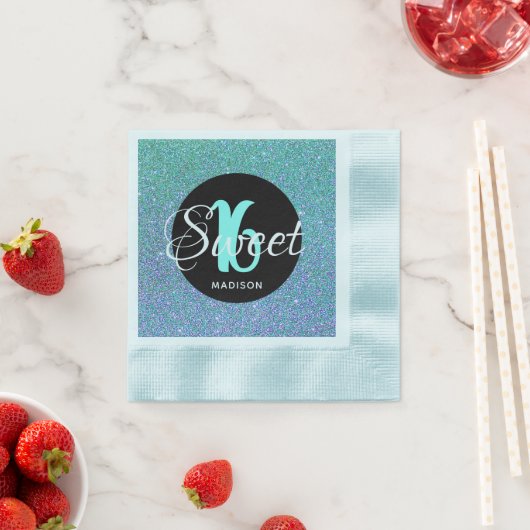 Sweet sixteen誕生日ティール（緑がかった色）アクアグリッターモノグラム 縁ありカクテルナプキン (インサイチュ)