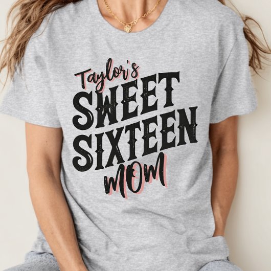 Sweet Sixteen Mom Modern Black and Pink Text Tシャツ