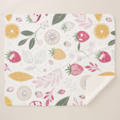 Sweet Strawberries Sherpa Blanket – Medium シェルパブランケット (正面(横))