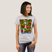 Sweet Strawberry Delight:女性のTシャツ Tシャツ (正面フル)