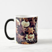 Sweet Things – チョコレートスタークッキー 円形 写真入り モーフィングマグカップ (左)