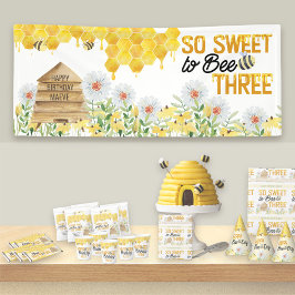 Sweet to Bee Three Beeをテーマにした3回目の誕生日パーティー 横断幕