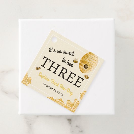 Sweet To Bee Three Third Birthday Bees Honeycomb フェイバータグ (インサイチュ)