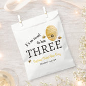 Sweet To Bee Three Third Birthday Bees Honeycomb フェイバーバッグ (クリップ留めされた状態)