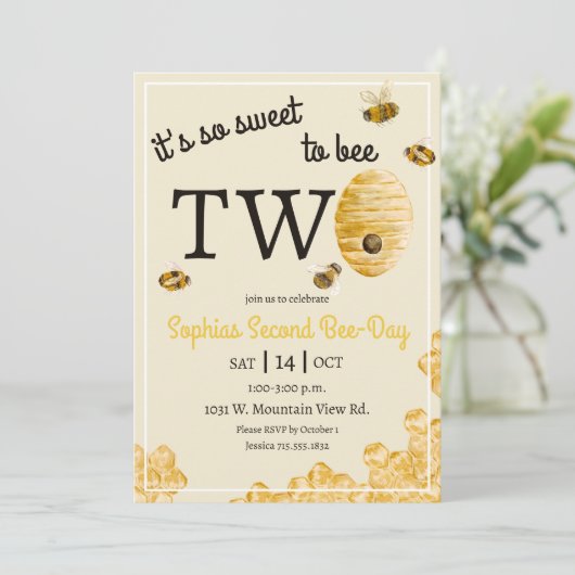 Sweet to Bee Two Honeycomb Bees Second Birthday 招待状 (スタンド正面)