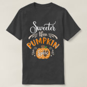 Sweeter Than Pumpkin Spice Funny Coffee Halloween Tシャツ (デザイン正面)