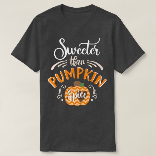 Sweeter Than Pumpkin Spice Funny Coffee Halloween Tシャツ (デザイン正面)