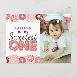 SWEETEST ONE Pink Iced Donuts最初の誕生日写真 インビテーションポストカード