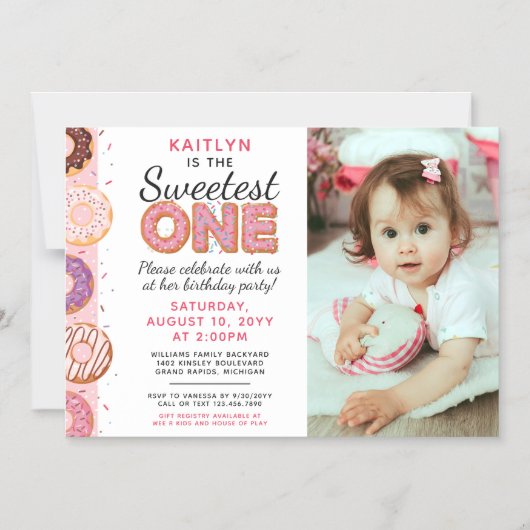 SWEETEST ONE Pink Iced Donuts最初の誕生日写真 マグネット招待状 (正面)