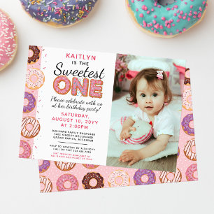 SWEETEST ONE Pink Iced Donuts最初の誕生日写真 招待状
