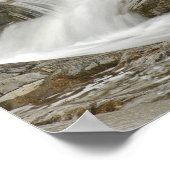 Swift River cascading through rocks, White ポスター (角)
