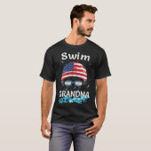 Swim Swimmer Funny Swimming Grandma Goggles Cap ho Tシャツ (正面フル)