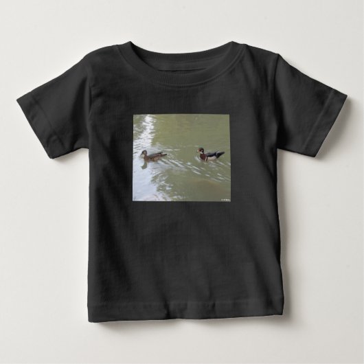 Swimming Ducks ベビーTシャツ (正面)