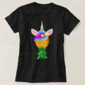 Swinger Upside Down Pineapple Magical Unicorn Head Tシャツ (デザイン正面)