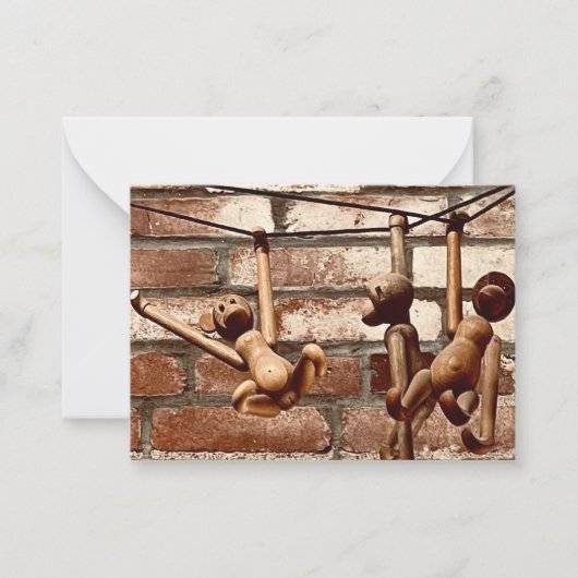 Swinging Wooden Toy Three Monkeys Note Cards ノートカード (正面)