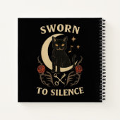 Sworn to Silence Gothic Black Cat Halloween ノートブック (裏面)