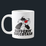 SYLVESTER™ "Succotash"スルキング ジャンボコーヒーマグカップ<br><div class="desc">ルーニー・チューン™ | SYLVESTER™は顎を片手に突き出し、もう一方は「Succotash」という言葉にボールを投げた。</div>