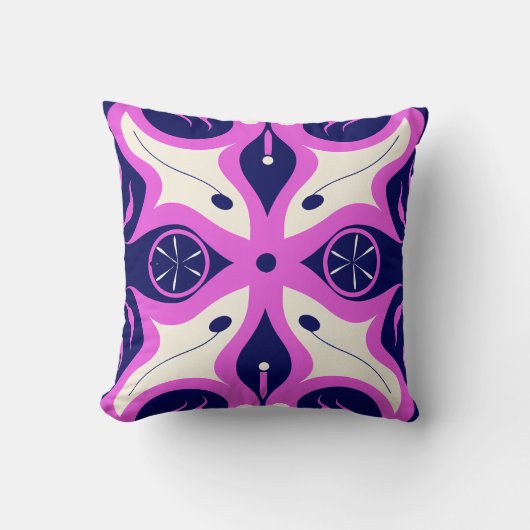 Symmetrical Abstract Pattern in Purple and White クッション (正面)