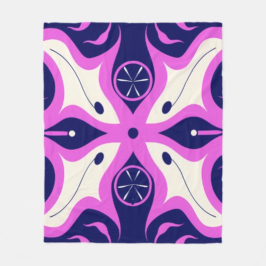 Symmetrical Abstract Pattern in Purple and White フリースブランケット (正面)
