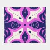 Symmetrical Abstract Pattern in Purple and White フリースブランケット (正面(横))