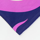 Symmetrical Abstract Pattern in Purple and White フリースブランケット (角)