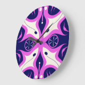 Symmetrical Abstract Pattern in Purple and White ラージ壁時計 (傾斜)