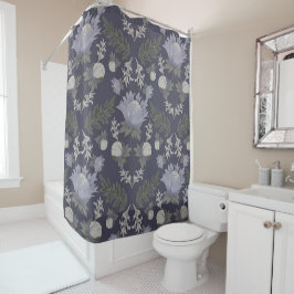 Symmetrical dark purple floral pattern シャワーカーテン