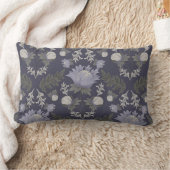 Symmetrical dark purple floral pattern ランバークッション (ブランケット)