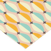 Symmetrical retro pattern with interlocking teal ショートテーブルランナー (コーナー)