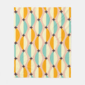 Symmetrical retro pattern with interlocking teal フリースブランケット (正面)