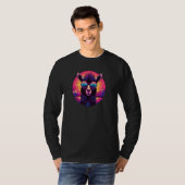 Synthwave Llama with Sunglasses Retro 80s Tシャツ (正面フル)