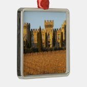 syrahのつる植物および館が付いているブドウ園 メタルオーナメント (右)